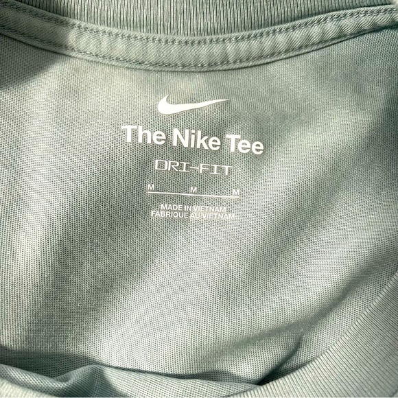 The Nike Tee Dri-Fit Medium Loose Bones Skeleton Shirt Graphic Sleeve Logo NWOT - Picture 5 of 7